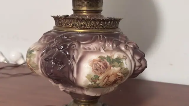 Antique-Style 'Gone with the Wind' Lion-Head Parlor Lamp with Hand-Painted Roses - detail