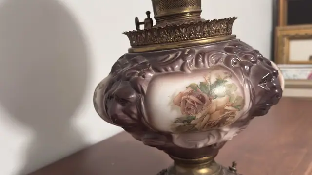 Antique-Style 'Gone with the Wind' Lion-Head Parlor Lamp with Hand-Painted Roses - detail