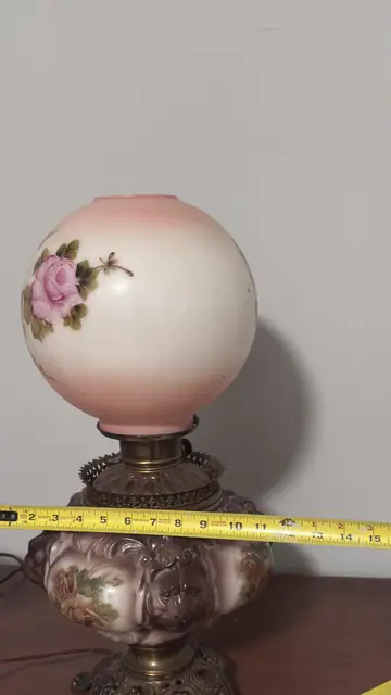 Antique-Style 'Gone with the Wind' Lion-Head Parlor Lamp with Hand-Painted Roses - detail