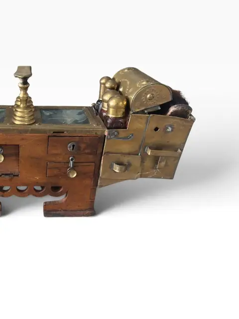 Antique Turkish Ottoman Brass Shoe-Shine Box (Boyaci Sandigi), circa 1900 - detail