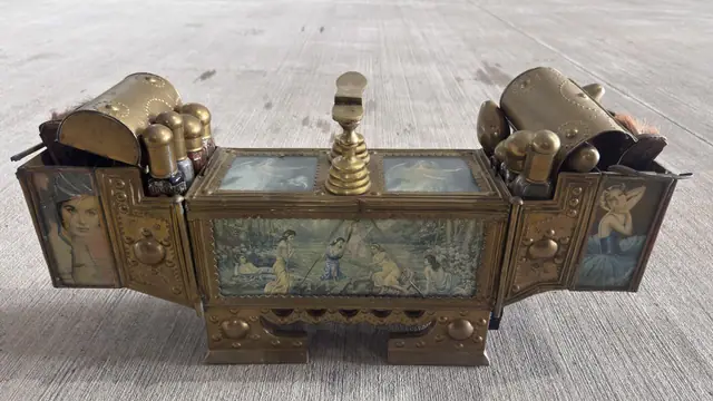 Antique Turkish Ottoman Brass Shoe-Shine Box (Boyaci Sandigi), circa 1900 - detail