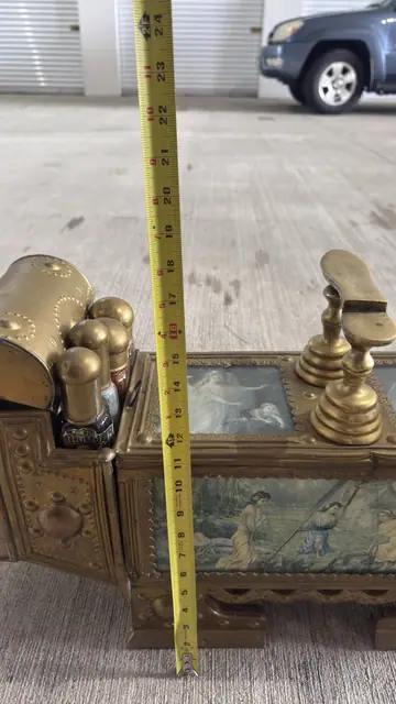 Antique Turkish Ottoman Brass Shoe-Shine Box (Boyaci Sandigi), circa 1900 - detail