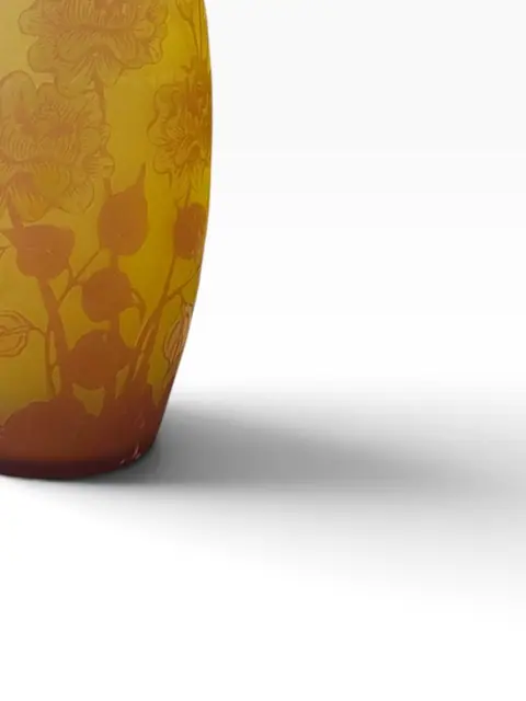 Art Nouveau Cameo Glass Vase with Floral Decoration, in the Manner of Émile Gallé - detail