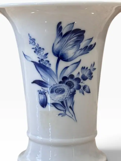 Blue and White Porcelain Trumpet Vase with Hand-Painted Tulip Bouquet - detail