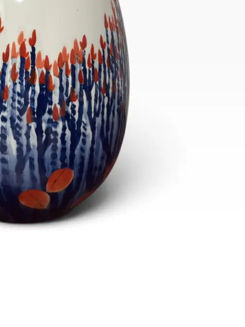 Contemporary Chinese Porcelain Vase with Butterflies and Floral Decoration, Dated 2007 - detail
