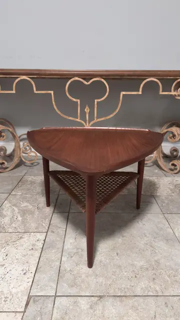 Danish Teak 'Guitar Pick' Triangular Side Table with Cane Shelf, in the Manner of Poul Jensen for Selig - detail