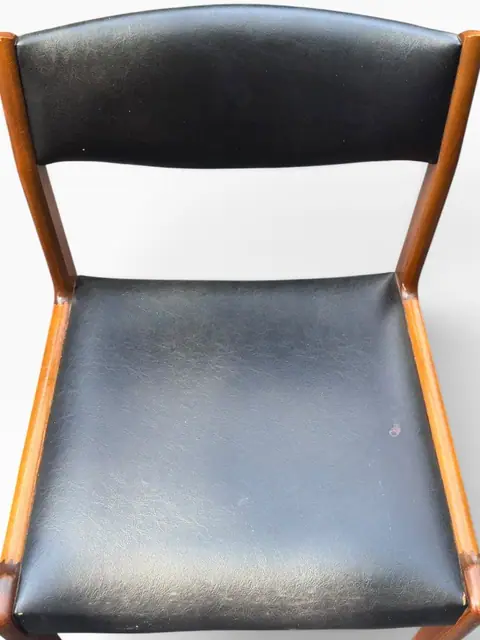 Danish Teak Side Chair with Black Leather in the Style of Kai Kristiansen - detail