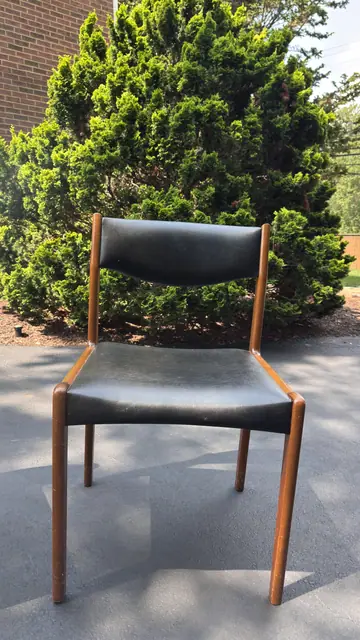 Danish Teak Side Chair with Black Leather in the Style of Kai Kristiansen - detail