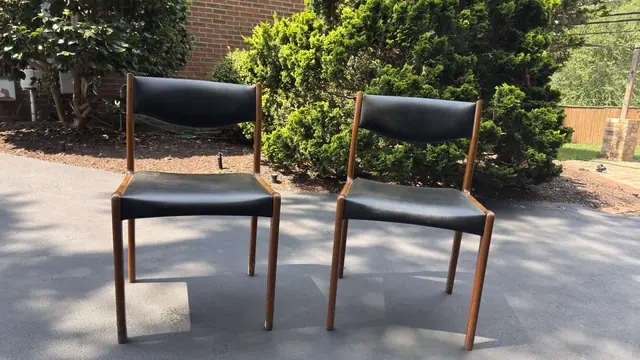 Danish Teak Side Chair with Black Leather in the Style of Kai Kristiansen - detail