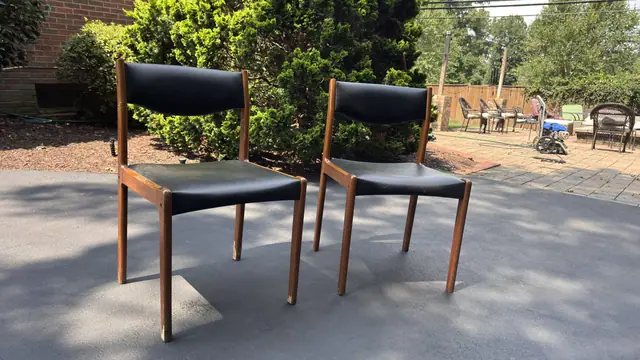 Danish Teak Side Chair with Black Leather in the Style of Kai Kristiansen - detail