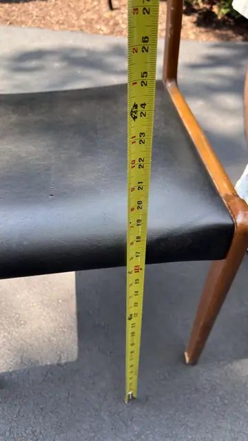 Danish Teak Side Chair with Black Leather in the Style of Kai Kristiansen - detail