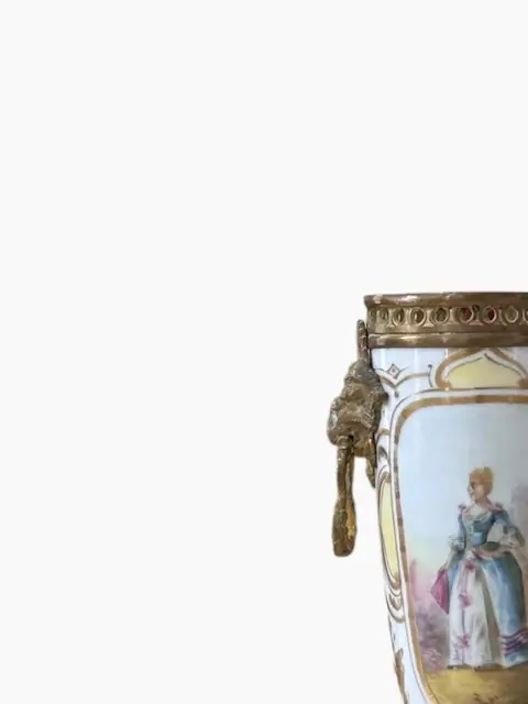 French-Style Porcelain Goblet Vase with Ormolu Mounts and Hand-Painted Portrait Cartouche - detail