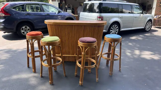 Italian Bamboo Cocktail Bar with Four Matching Stools - detail