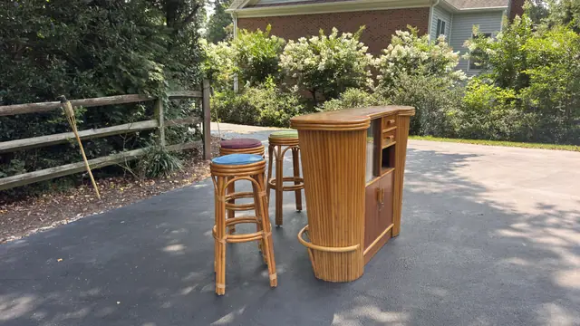 Italian Bamboo Cocktail Bar with Four Matching Stools - detail