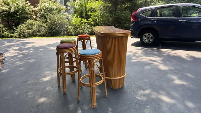 Italian Bamboo Cocktail Bar with Four Matching Stools - detail