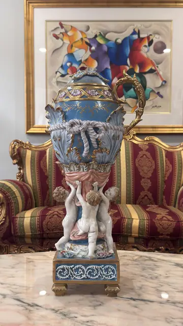 Italian Capodimonte-Style Blue Porcelain Ewer with Cherub Supports - detail