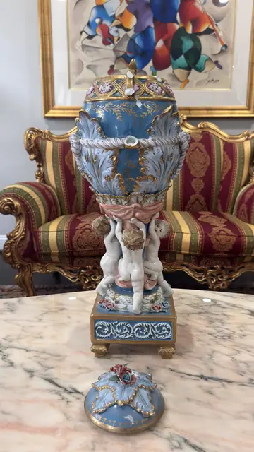 Italian Capodimonte-Style Blue Porcelain Ewer with Cherub Supports - detail