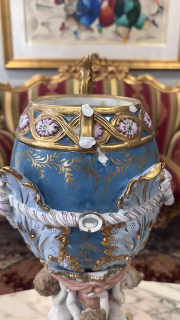 Italian Capodimonte-Style Blue Porcelain Ewer with Cherub Supports - detail