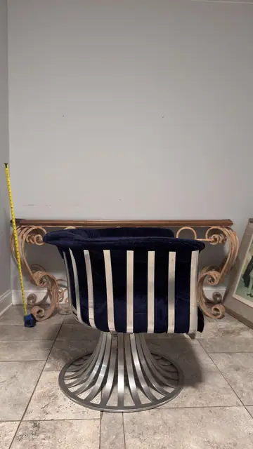 Italian Chrome and Velvet Swivel Lounge Chair in the Style of Gastone Rinaldi - detail