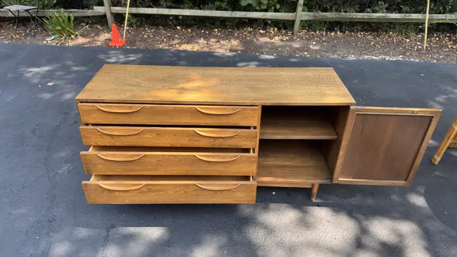 Lawrence Peabody 'Peabody Collection' Walnut Sideboard by Richardson Bros. - detail