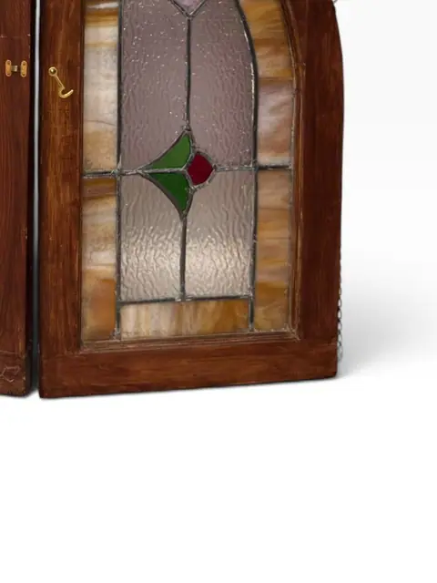 Pair of Arched Leaded Stained-Glass Windows in Wood Frames, circa 1910 - detail
