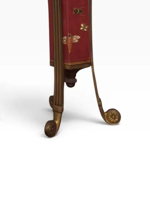 Pair of French Chinoiserie-Style Jardinières on Gilt-Bronze Stands - detail