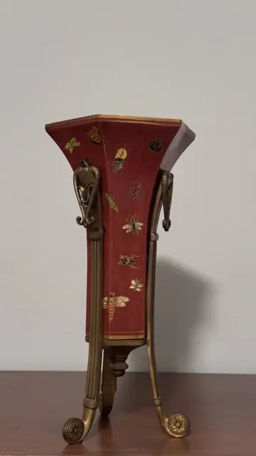 Pair of French Chinoiserie-Style Jardinières on Gilt-Bronze Stands - detail