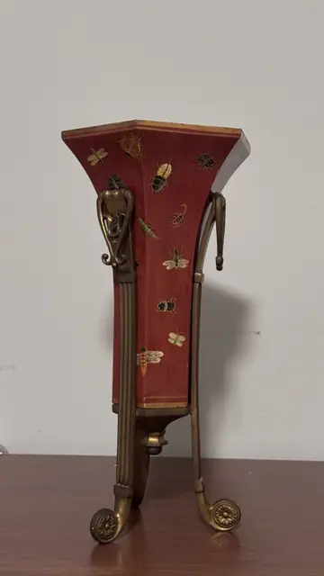 Pair of French Chinoiserie-Style Jardinières on Gilt-Bronze Stands - detail