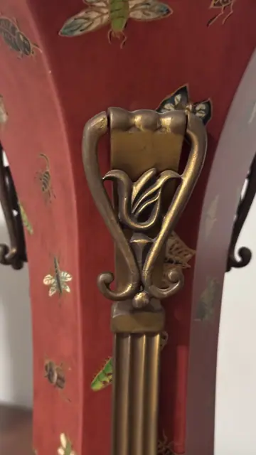 Pair of French Chinoiserie-Style Jardinières on Gilt-Bronze Stands - detail