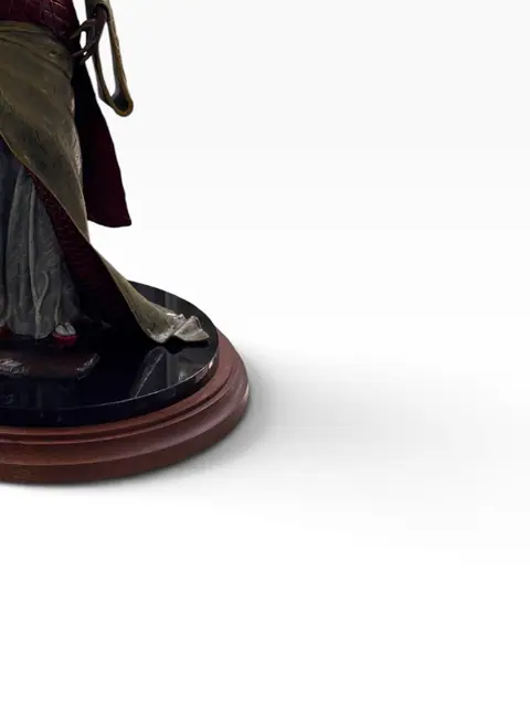 Polychrome Bronze Geisha Figure on Wood Base - detail