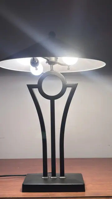 Postmodern Geometric Black Metal Table Lamp - detail