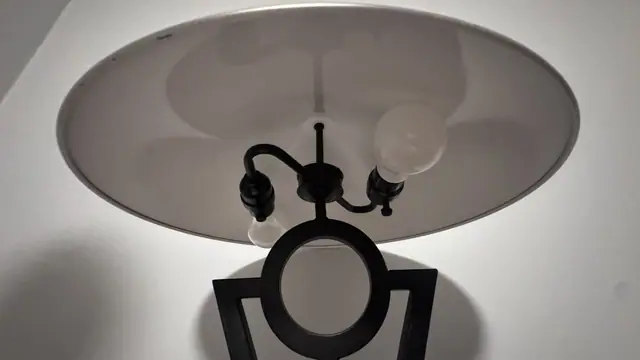 Postmodern Geometric Black Metal Table Lamp - detail