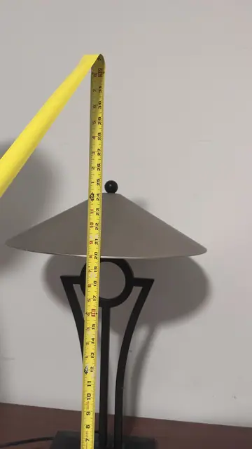 Postmodern Geometric Black Metal Table Lamp - detail