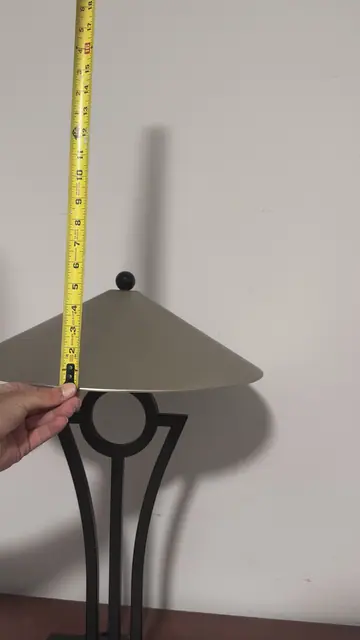 Postmodern Geometric Black Metal Table Lamp - detail