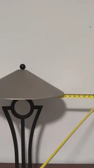 Postmodern Geometric Black Metal Table Lamp - detail