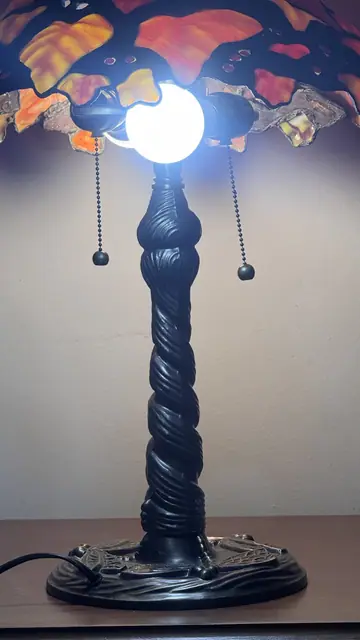 Tiffany-Style Autumn Leaves Stained-Glass Table Lamp - detail