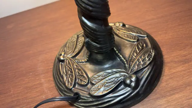 Tiffany-Style Autumn Leaves Stained-Glass Table Lamp - detail