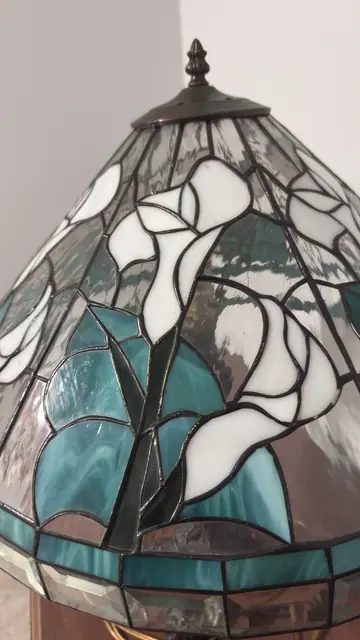 Tiffany-Style Calla Lily Stained-Glass Table Lamp - detail