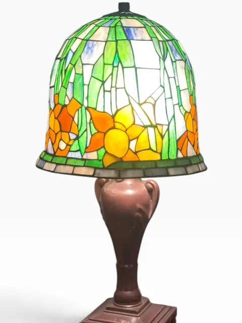 Tiffany-Style Daffodil Stained Glass Table Lamp on Ceramic Urn Base - detail