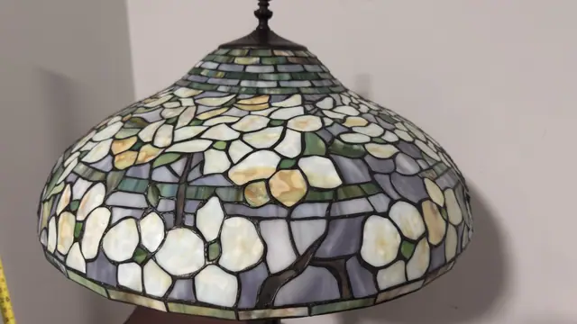 Tiffany-Style Dogwood Table Lamp with White Blossom Dome Shade - detail