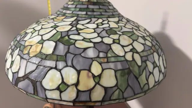 Tiffany-Style Dogwood Table Lamp with White Blossom Dome Shade - detail