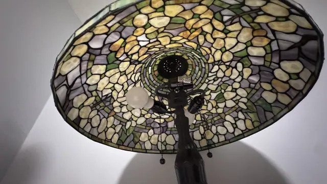 Tiffany-Style Dogwood Table Lamp with White Blossom Dome Shade - detail