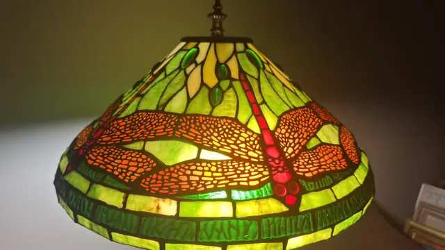 Tiffany-Style Dragonfly Stained Glass Table Lamp - detail