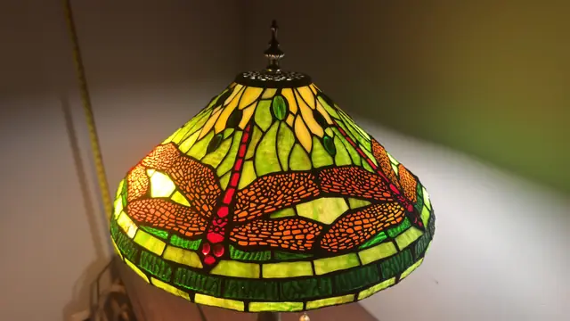 Tiffany-Style Dragonfly Stained Glass Table Lamp - detail