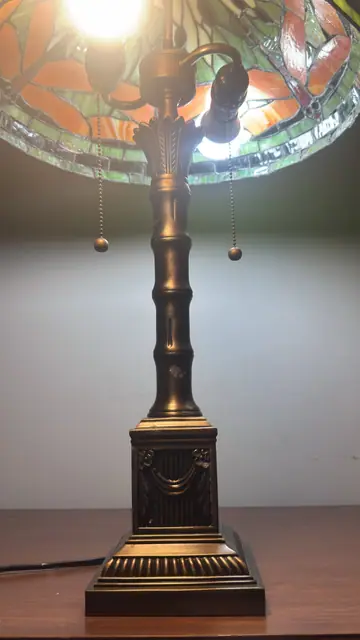 Tiffany-Style Dragonfly Stained Glass Table Lamp - detail