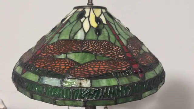 Tiffany-Style Dragonfly Stained Glass Table Lamp - detail