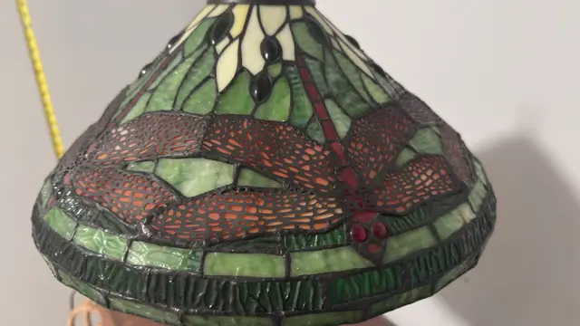 Tiffany-Style Dragonfly Stained Glass Table Lamp - detail