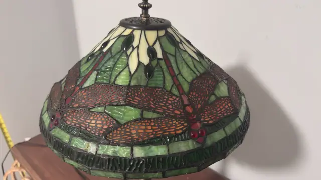 Tiffany-Style Dragonfly Stained Glass Table Lamp - detail