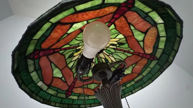 Tiffany-Style Dragonfly Stained Glass Table Lamp - detail
