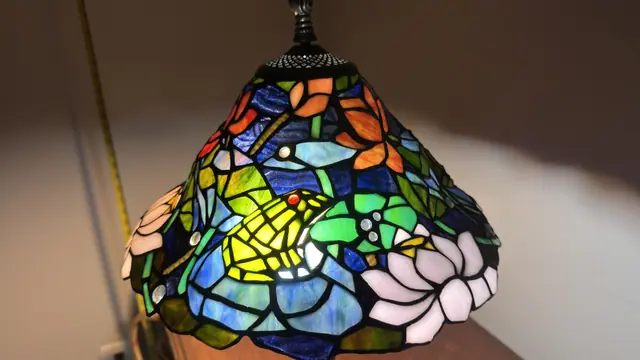 Tiffany-Style Floral Cone Table Lamp with Tree-Trunk Base - detail